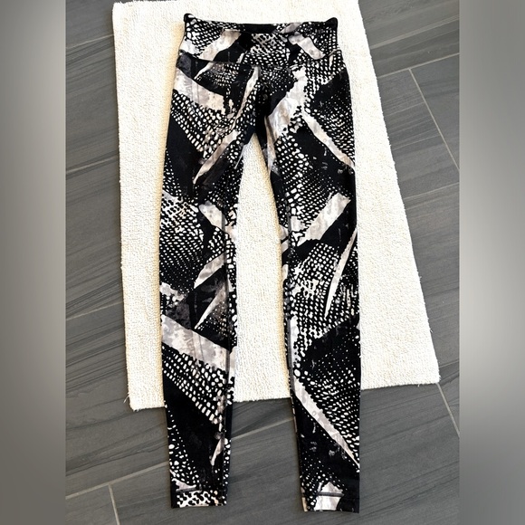 LULULEMON 6 - Picture 1 of 5